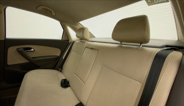 2013 Volkswagen Vento HIGHLINE DIESEL 1.6, Diesel, Manual, 98,187 km, Right Side Rear Door Cabin