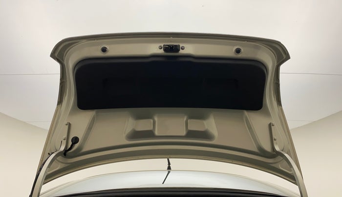 2013 Volkswagen Vento HIGHLINE DIESEL 1.6, Diesel, Manual, 98,187 km, Boot Door Open