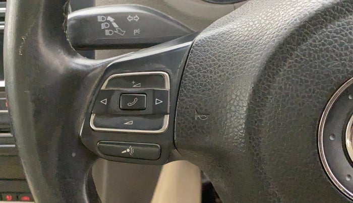 2013 Volkswagen Vento HIGHLINE DIESEL 1.6, Diesel, Manual, 98,187 km, Steering wheel - Sound system control not functional
