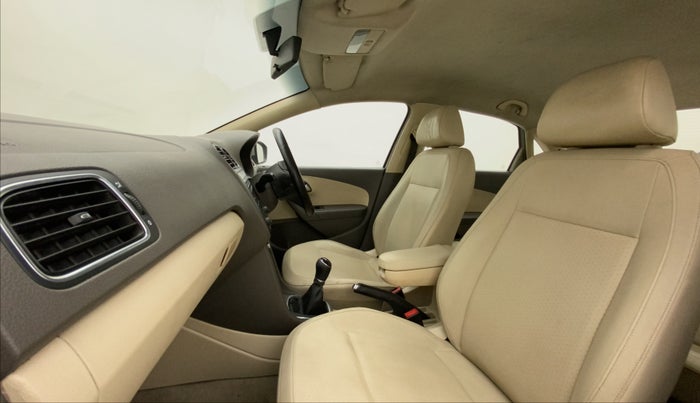 2013 Volkswagen Vento HIGHLINE DIESEL 1.6, Diesel, Manual, 98,187 km, Right Side Front Door Cabin