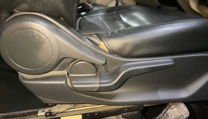 2018 Honda Amaze 1.5L I-DTEC V, Diesel, Manual, 1,14,110 km, Driver Side Adjustment Panel