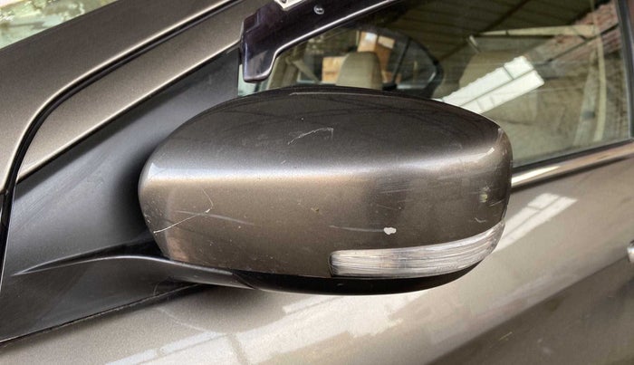 2018 Maruti Ciaz ALPHA 1.5 SHVS PETROL, Petrol, Manual, 34,125 km, Left rear-view mirror - Minor scratches