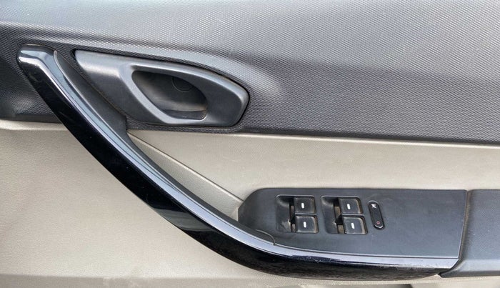 2016 Tata Tiago XT PETROL, Petrol, Manual, 69,101 km, Driver Side Door Panels Control