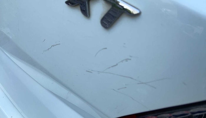 2016 Tata Tiago XT PETROL, Petrol, Manual, 69,101 km, Dicky (Boot door) - Minor scratches