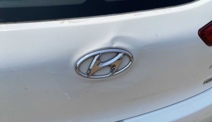 2017 Hyundai Elite i20 MAGNA 1.2, Petrol, Manual, 91,647 km, Dicky (Boot door) - Slightly dented