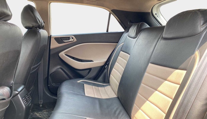 2017 Hyundai Elite i20 MAGNA 1.2, Petrol, Manual, 91,647 km, Right Side Rear Door Cabin
