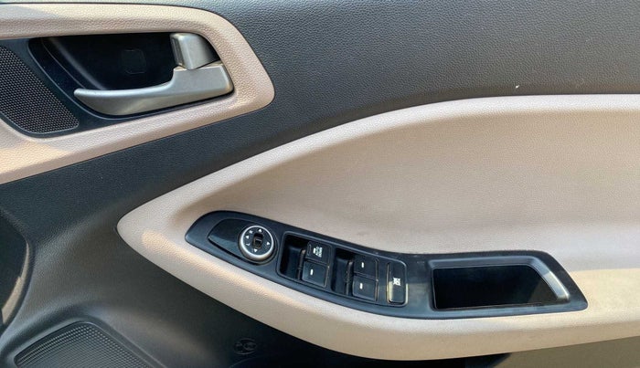 2017 Hyundai Elite i20 MAGNA 1.2, Petrol, Manual, 91,647 km, Driver Side Door Panels Control