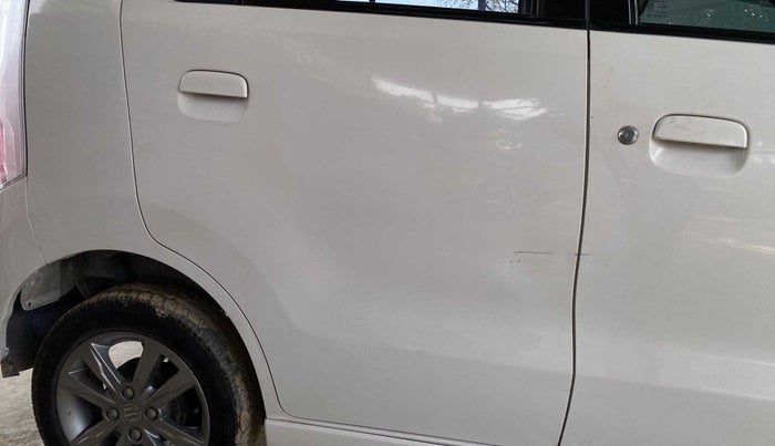 2018 Maruti Wagon R 1.0 VXI+ AMT, Petrol, Automatic, 39,158 km, Right rear door - Minor scratches