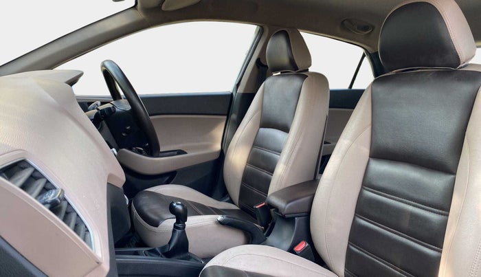 2019 Hyundai Elite i20 SPORTZ PLUS 1.2, Petrol, Manual, 60,600 km, Right Side Front Door Cabin