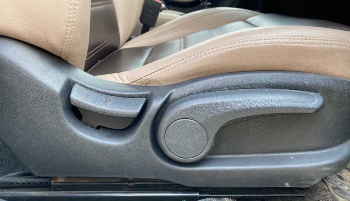 2019 Hyundai Elite i20 SPORTZ PLUS 1.2, Petrol, Manual, 60,600 km, Driver Side Adjustment Panel