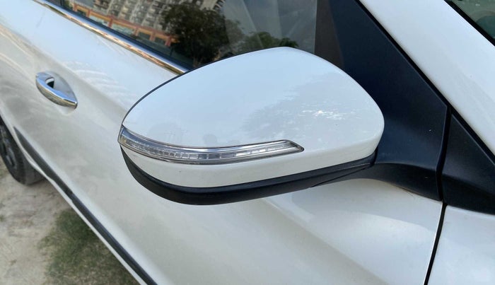 2019 Hyundai Elite i20 SPORTZ PLUS 1.2, Petrol, Manual, 60,600 km, Right rear-view mirror - Indicator light not working