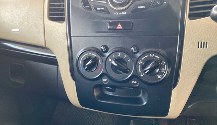 2017 Maruti Wagon R 1.0 VXI+, Petrol, Manual, 25,046 km, AC Unit - Front vent has minor damage