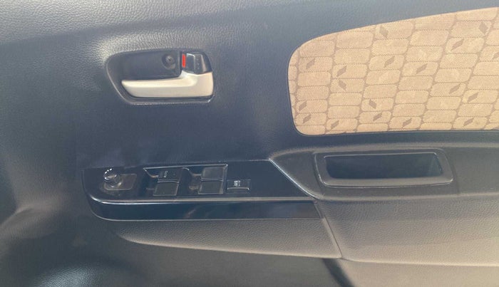 2017 Maruti Wagon R 1.0 VXI+, Petrol, Manual, 25,046 km, Driver Side Door Panels Control