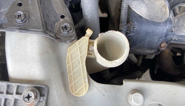 2015 Maruti Swift ZXI, Petrol, Manual, 81,909 km, Front windshield - Wiper bottle cap missing