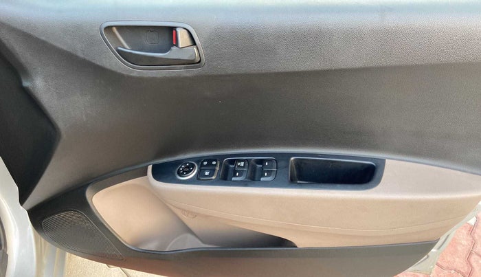 2015 Hyundai Grand i10 MAGNA 1.2 KAPPA VTVT, Petrol, Manual, 31,168 km, Driver Side Door Panels Control