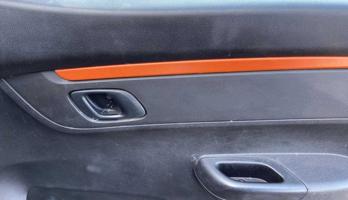 2018 Renault Kwid CLIMBER 1.0, Petrol, Manual, 56,611 km, Driver Side Door Panels Control