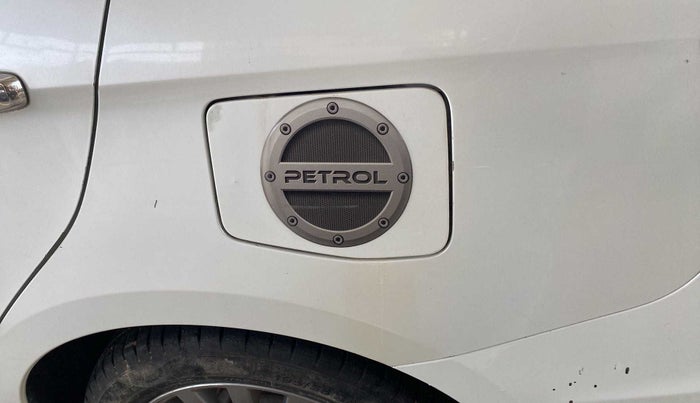 2015 Maruti Ciaz ZXI, Petrol, Manual, 67,612 km, Left quarter panel - Minor scratches