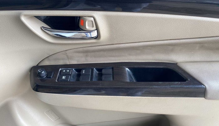 2015 Maruti Ciaz ZXI, Petrol, Manual, 67,612 km, Driver Side Door Panels Control