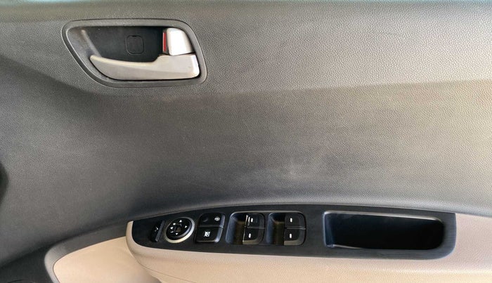 2015 Hyundai Grand i10 SPORTZ 1.2 KAPPA VTVT, Petrol, Manual, 40,491 km, Driver Side Door Panels Control