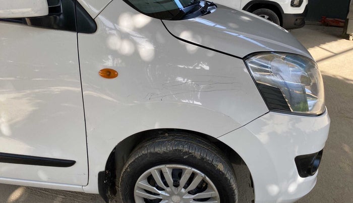 2016 Maruti Wagon R 1.0 VXI AMT, Petrol, Automatic, 53,285 km, Right fender - Minor scratches