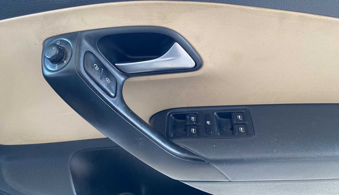 2016 Volkswagen Polo HIGHLINE1.2L, Petrol, Manual, 34,529 km, Driver Side Door Panels Control