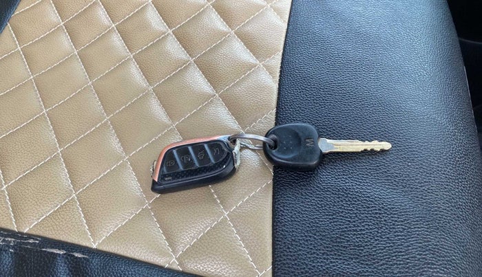 2019 Hyundai NEW SANTRO MAGNA, Petrol, Manual, 35,155 km, Key Close Up