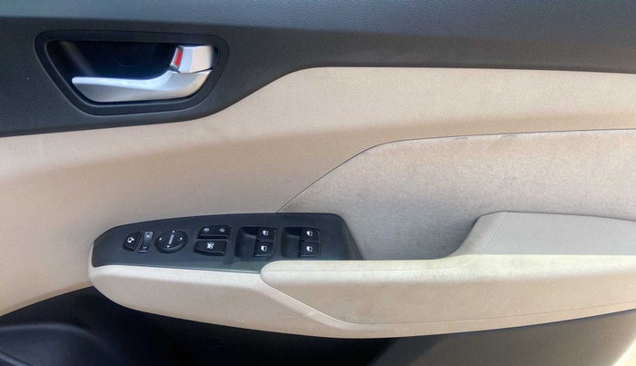 2018 Hyundai Verna 1.6 VTVT SX, Petrol, Manual, 28,369 km, Driver Side Door Panels Control