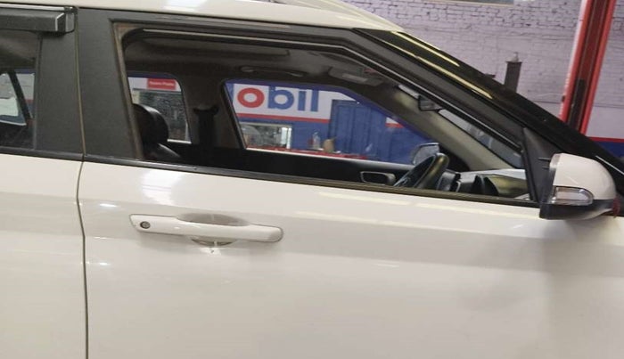 2022 Hyundai VENUE SX 1.0 TURBO, Petrol, Manual, 28,287 km, Driver-side door - Door visor damaged