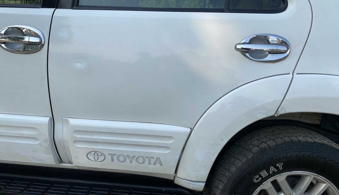 2013 Toyota Fortuner 3.0 4X2 AT, Diesel, Automatic, 1,14,691 km, Rear left door - Slightly dented