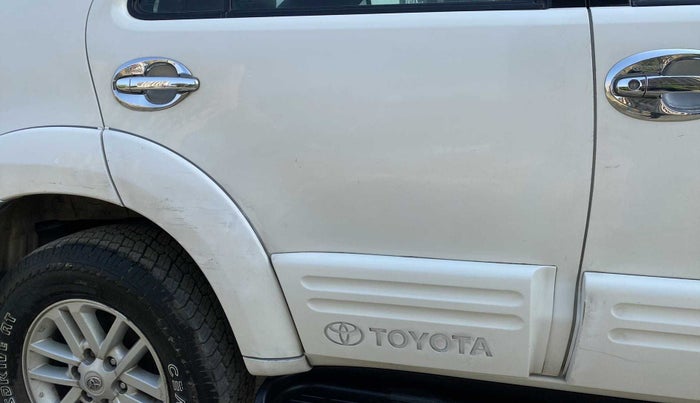 2013 Toyota Fortuner 3.0 4X2 AT, Diesel, Automatic, 1,14,691 km, Right rear door - Minor scratches