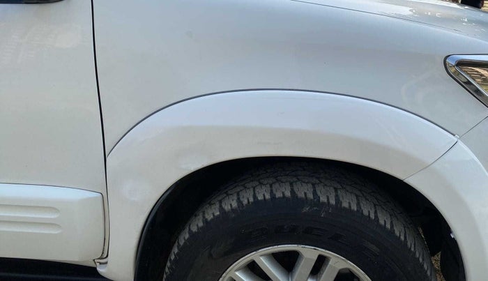 2013 Toyota Fortuner 3.0 4X2 AT, Diesel, Automatic, 1,14,691 km, Right fender - Paint has minor damage