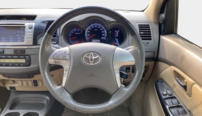 2013 Toyota Fortuner 3.0 4X2 AT, Diesel, Automatic, 1,14,691 km, Steering Wheel Close Up