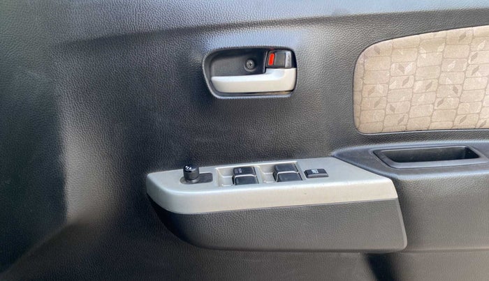 2014 Maruti Wagon R 1.0 VXI, Petrol, Manual, 34,408 km, Driver Side Door Panels Control