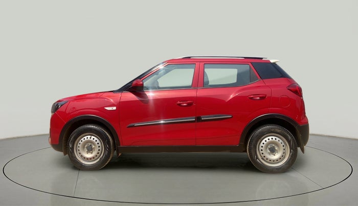 2022 Mahindra XUV300 W4 1.2 PETROL, Petrol, Manual, 16,372 km, Left Side