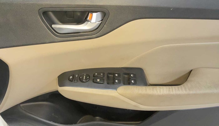 2020 Hyundai Verna 1.6 CRDI SX (O) AT, Diesel, Automatic, 54,845 km, Driver Side Door Panels Control