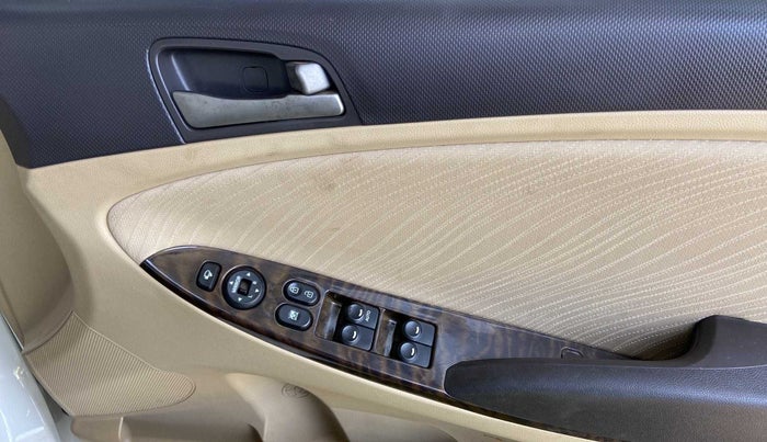 2017 Hyundai Verna 1.6 VTVT SX, Petrol, Manual, 46,589 km, Driver Side Door Panels Control