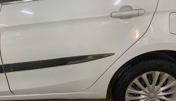 2015 Maruti Ciaz VXI+, Petrol, Manual, 97,485 km, Rear left door - Minor scratches