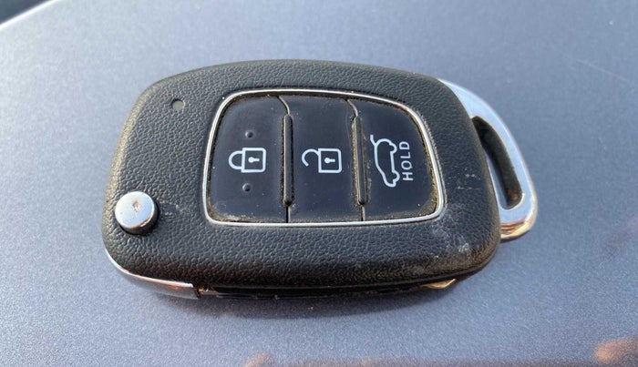 2016 Hyundai Creta S 1.6 PETROL, Petrol, Manual, 61,950 km, Lock system - Boot door not opening through lever