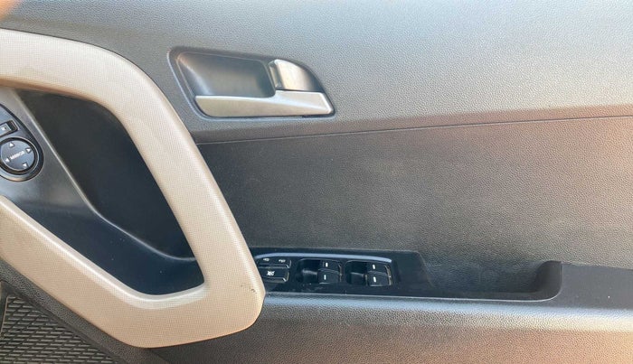 2016 Hyundai Creta S 1.6 PETROL, Petrol, Manual, 61,950 km, Driver Side Door Panels Control