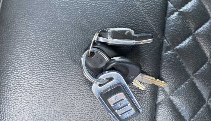 2019 Hyundai NEW SANTRO ERA, Petrol, Manual, 17,713 km, Lock system - Dork lock functional only from remote key