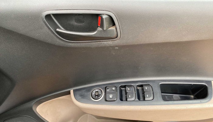 2017 Hyundai Grand i10 MAGNA 1.2 KAPPA VTVT, Petrol, Manual, 28,756 km, Driver Side Door Panels Control