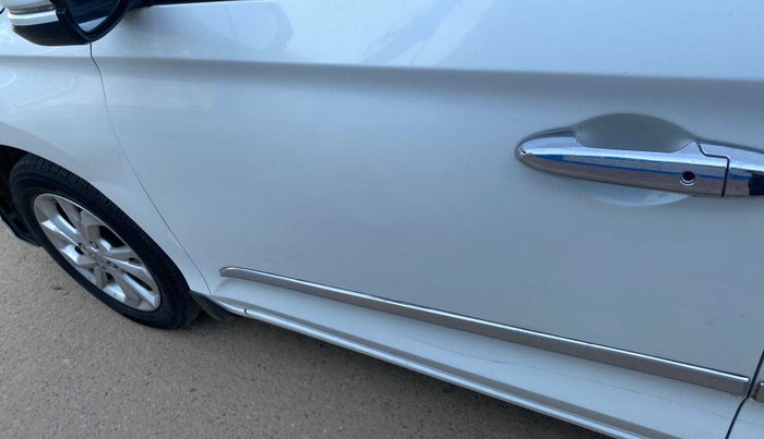 2019 Honda Amaze 1.2L I-VTEC VX CVT, Petrol, Automatic, 41,075 km, Front passenger door - Minor scratches