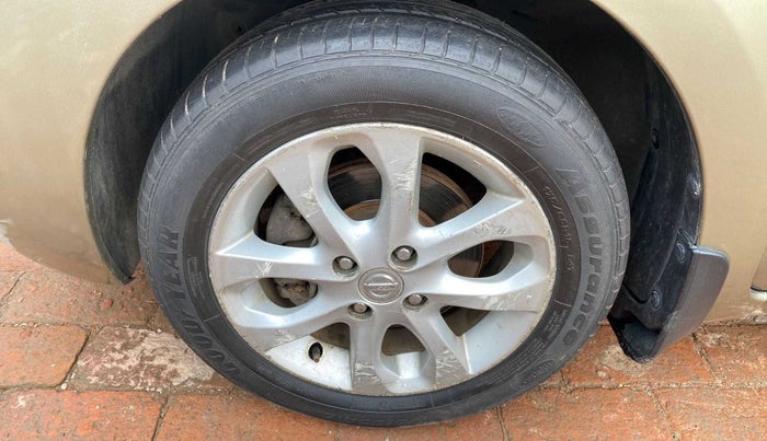 2015 Nissan Micra XV CVT, Petrol, Automatic, 63,408 km, Left front tyre - Minor crack