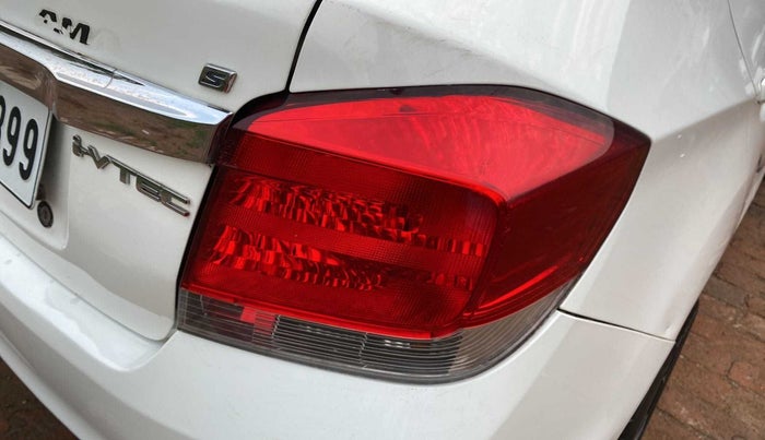 2013 Honda Amaze 1.2L I-VTEC S, Petrol, Manual, 28,998 km, Right tail light - Minor scratches