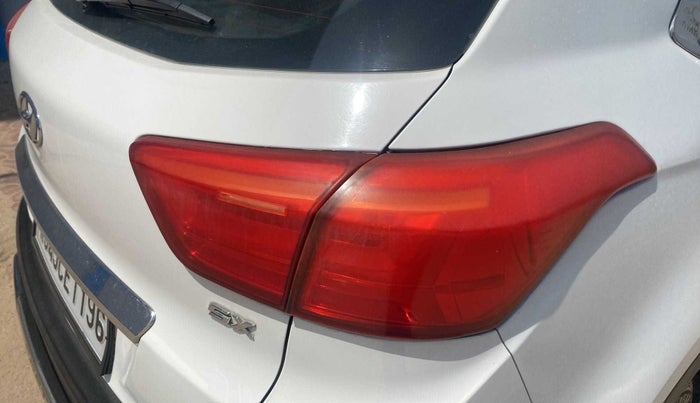 2018 Hyundai Creta SX (O) 1.6 DIESEL, Diesel, Manual, 83,220 km, Right tail light - Faded