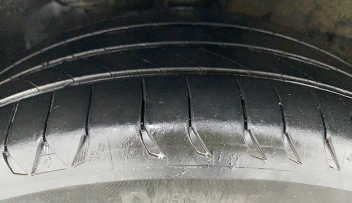 2019 Hyundai Verna 1.6 CRDI SX, Diesel, Manual, 89,832 km, Left Front Tyre Tread