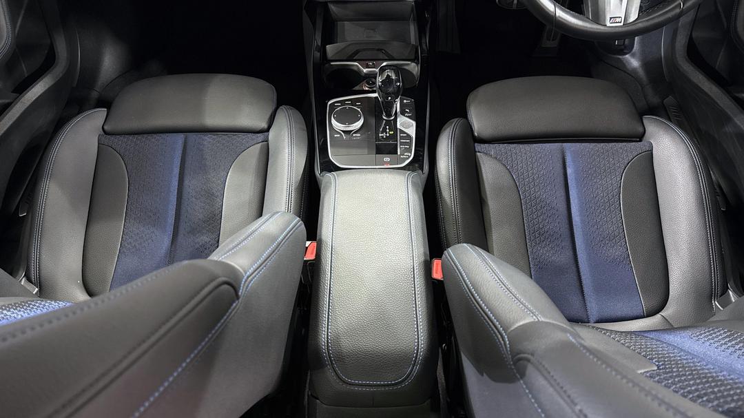 2021 BMW 1 18i M Sport, Automatic, 22734 km, Center Console