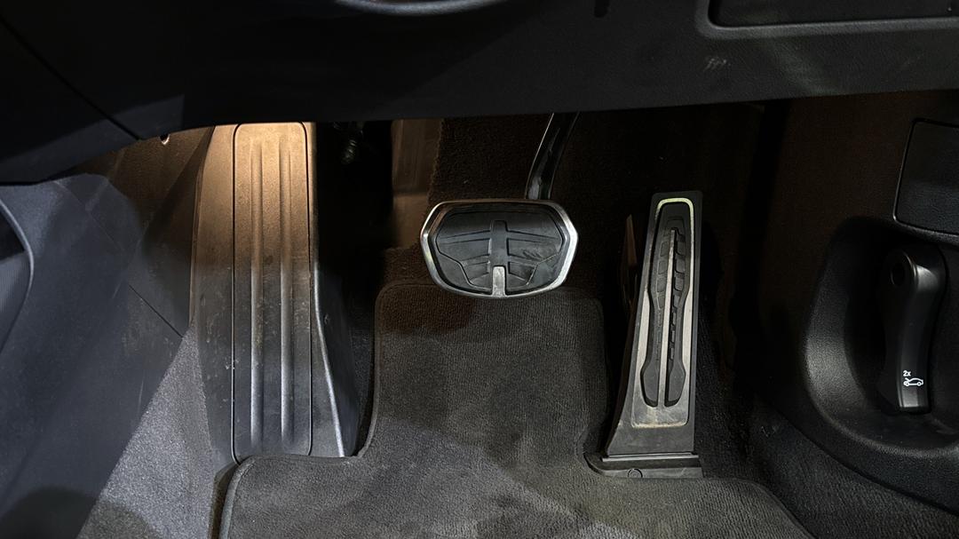2021 BMW 1 18i M Sport, Automatic, 22734 km, Pedals and Footmat