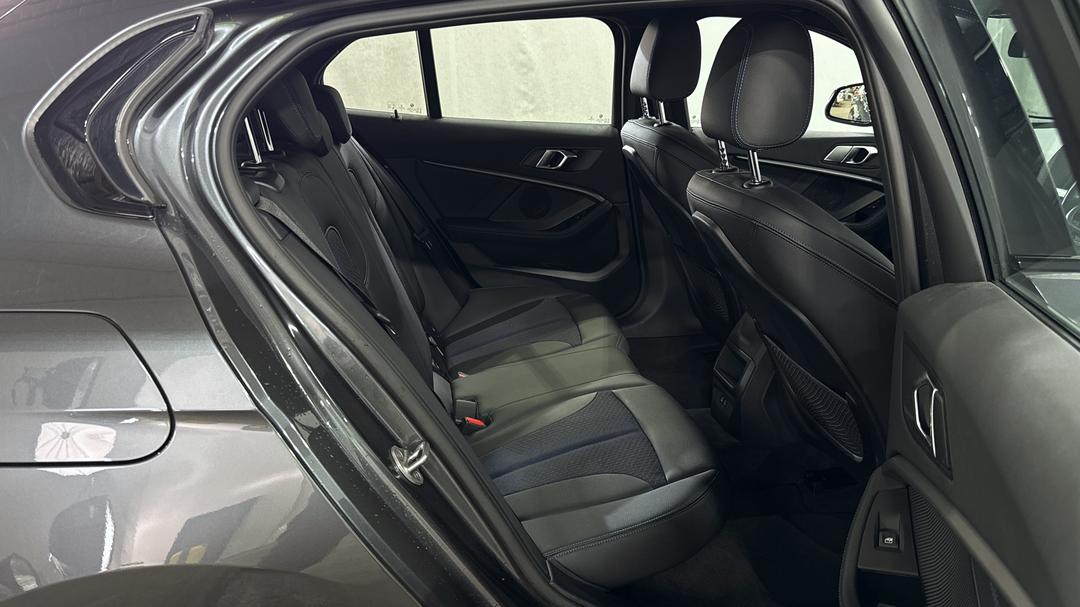 2021 BMW 1 18i M Sport, Automatic, 22734 km, Right Side Rear Door Cabin View