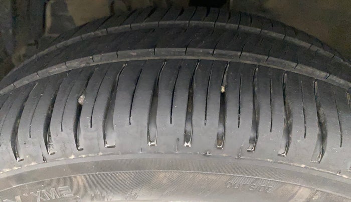 2016 Maruti Swift Dzire VXI (O), Petrol, Manual, 75,285 km, Left Front Tyre Tread